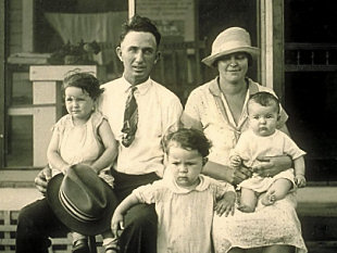 Winners of the 1927 Kansas State Fair Fitter Families Contest, "Medium family"  category